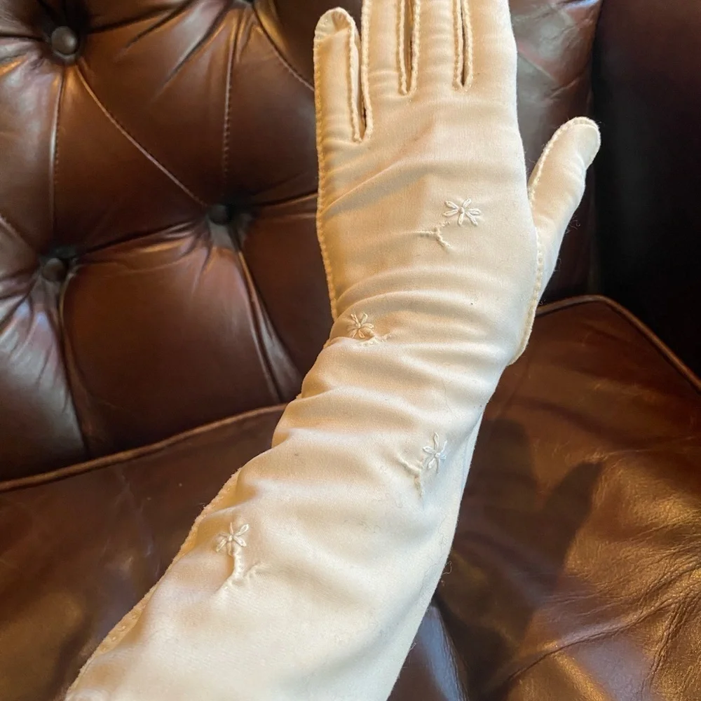 Vintage tan cream Mid Length Gloves sz 6 S from 50s-60s Jackie O vibe prom